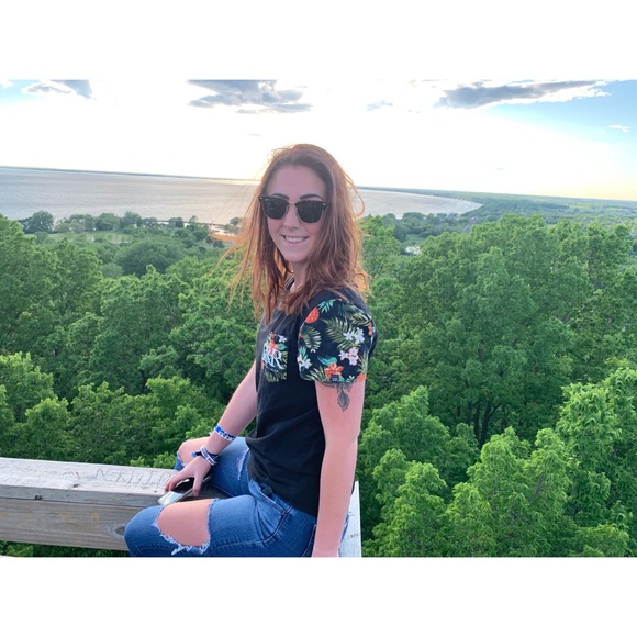 Meet your posher, Shelby - Picture 1 of 8